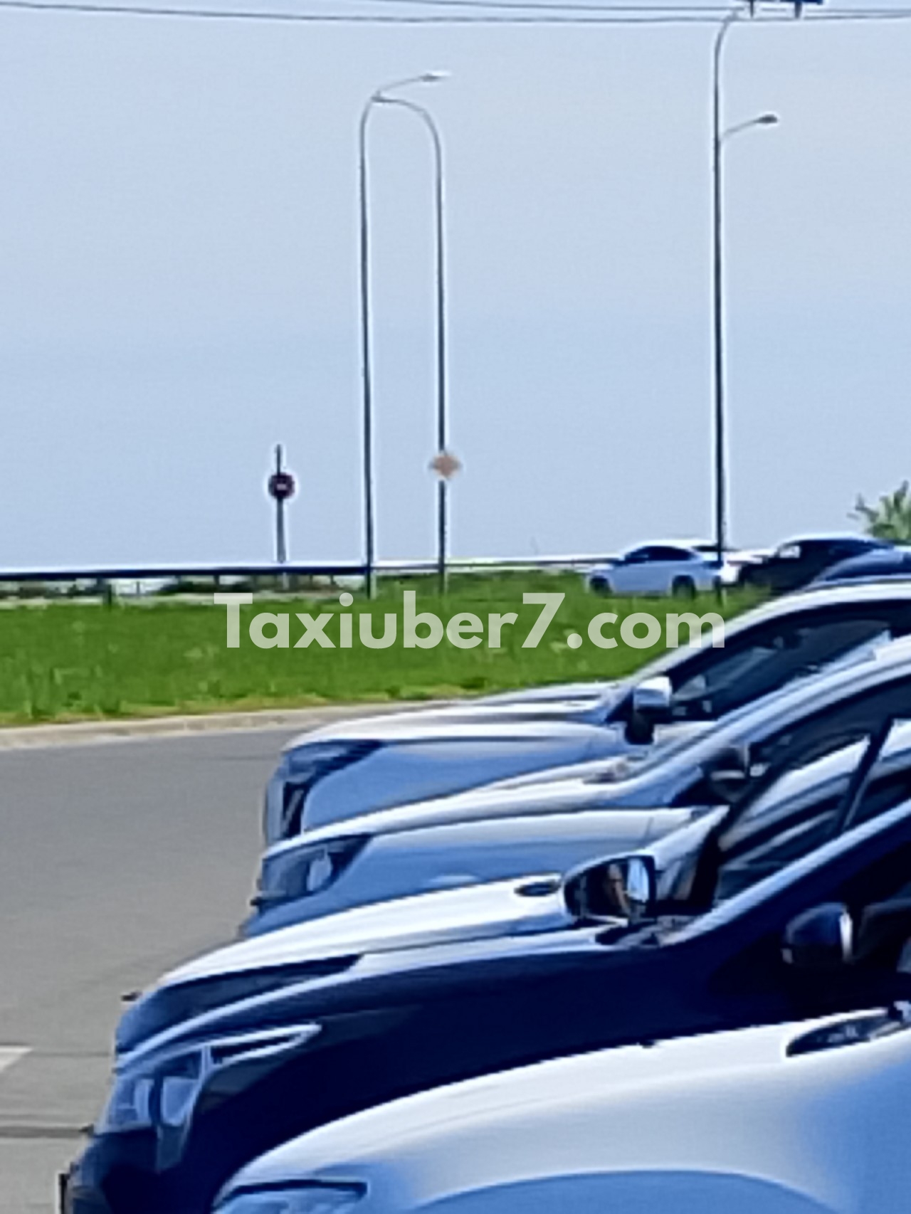 taxi taksi uber near me
